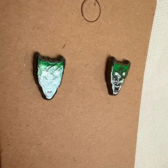 Joker Stud Earrings💚 (DC Comics) - Picture 5 of 7